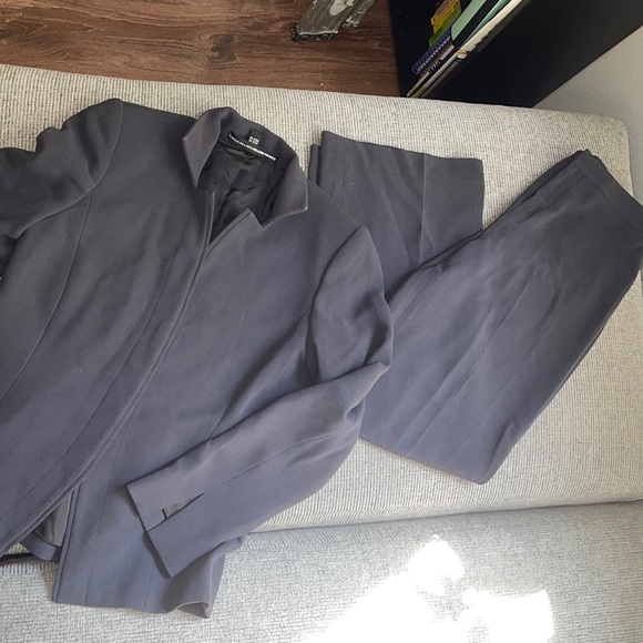 Ellen Tracy suit  #O230 - Picture 1 of 10